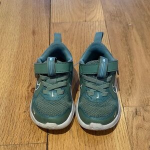 Nike Baby/Toddler Cosmic Runner, 6C
